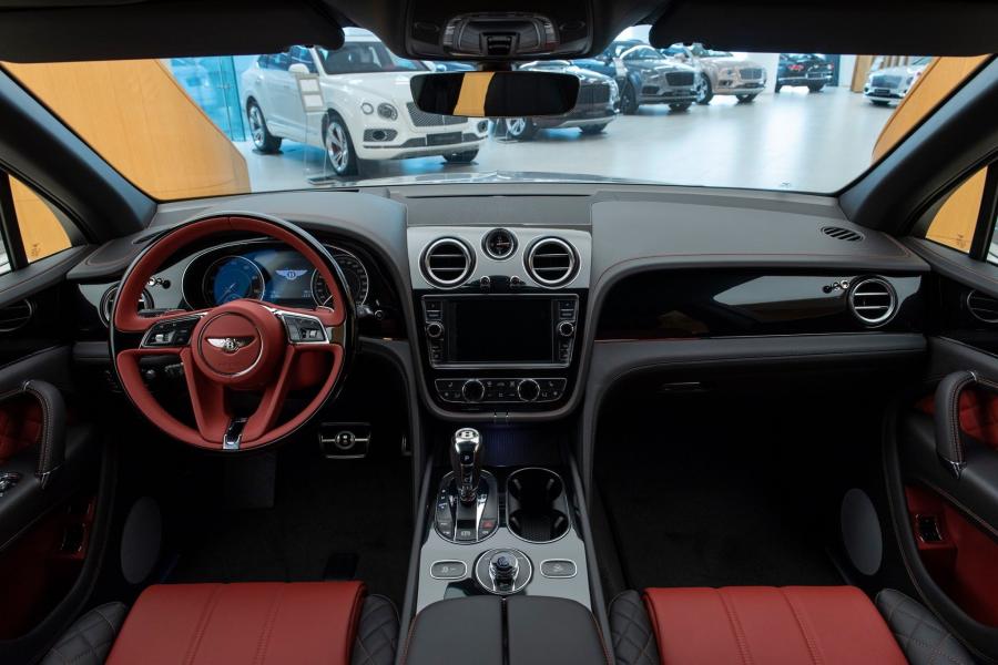 Торпедо Bentley Bentayga V8 2020 года  (UAE) (фото 9 из 10)